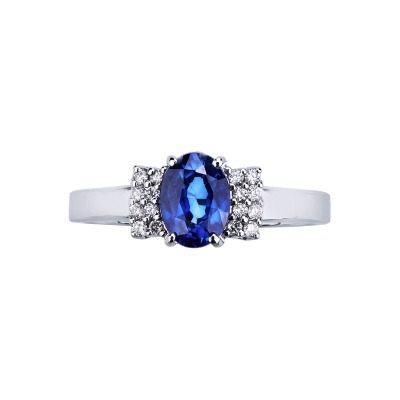 Bague en or blanc 18k avec un saphir bleu taille ovale
