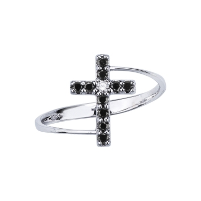 Bague en or blanc 18k avec une croix en diamants noirs