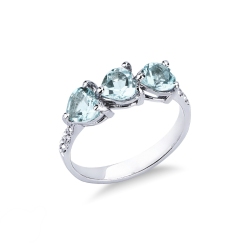 Bague en or blanc 18ct  avec 3 aigue-marines en forme de cœur et diamants