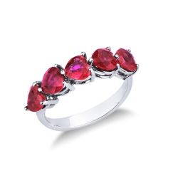 Bague en or blanc 18 carats avec rubis taille cœur