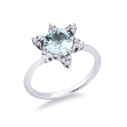 Bague en or blanc 18k avec une aigue-marine