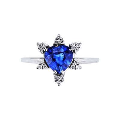 Bague en or blanc 18k avec saphir bleu coeur et petales en diamants