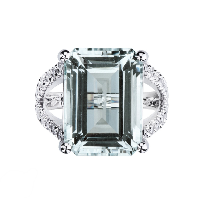 Bague Or Blanc 18k avec aigue-marine rectangulaire et diamants latéraux