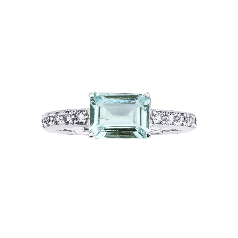 Bague en or blanc 750 avec une aigue-marine et diamant Bague en or blanc 750 avec une aigue-marine et diamant