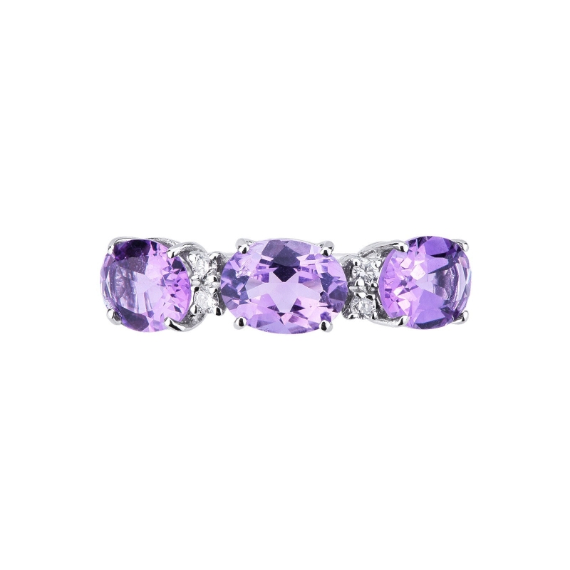 Bague en or blanc 18 carats avec des diamants et des améthystes Bague en or blanc 18 carats avec des diamants et des améthystes