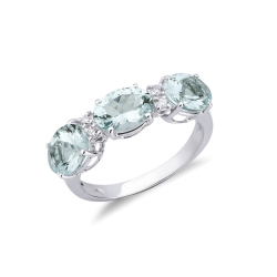 Bague en or blanc 18 carats avec des diamants et des aigue-marines