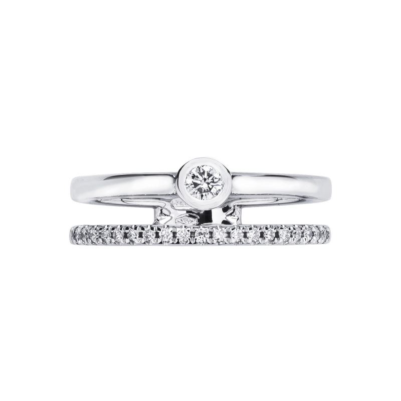 Bague en or blanc 18k avec deux anneaux sertis de diamants
