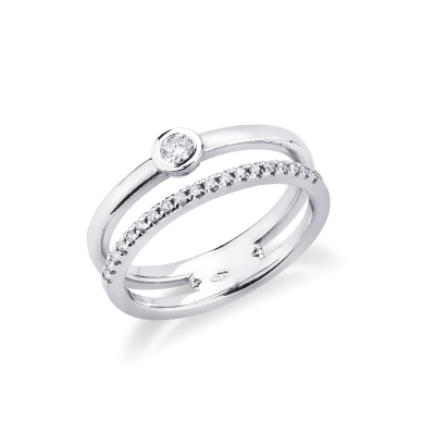 Bague en or blanc 18k avec deux anneaux sertis de diamants