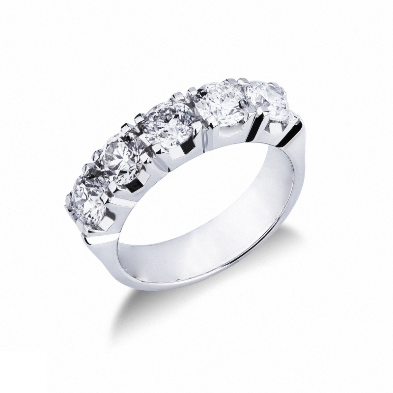 Bague en or blanc 18k avec 5 diamants 1.90 ct