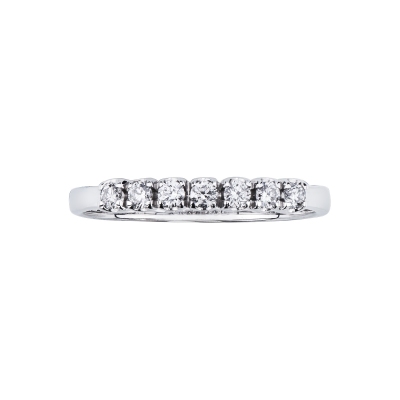Bague demi-alliance en or blanc 18k avec sept diamants