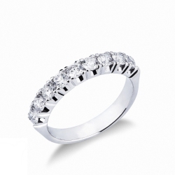 Bague en or blanc 18k avec neuf diamants
