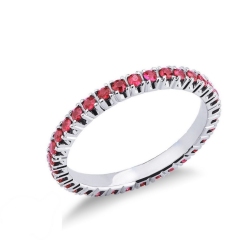Bague Eternity à griffes en or blanc 18 ct sertie de rubis
