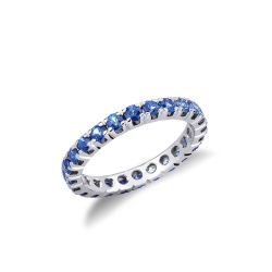 Alliance rivière en or blanc 18k avec saphirs bleu