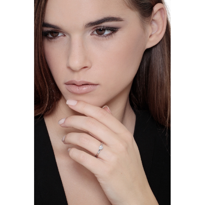 Solitaire Or blanc 18k Lunette avec Diamant ct 0.30- modèle Panarea Solitaire Or blanc 18k Lunette avec Diamant ct 0.30- modèle Panarea