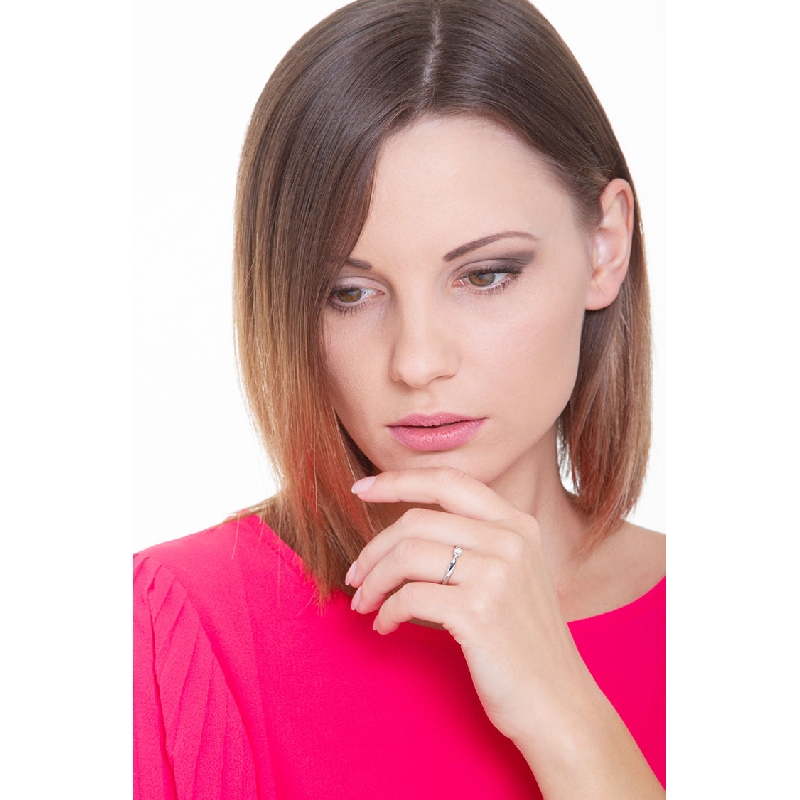 Solitaire à 4 griffes en or 18k avec diamant 0.15 ct Solitaire à 4 griffes en or 18k avec diamant 0.15 ct