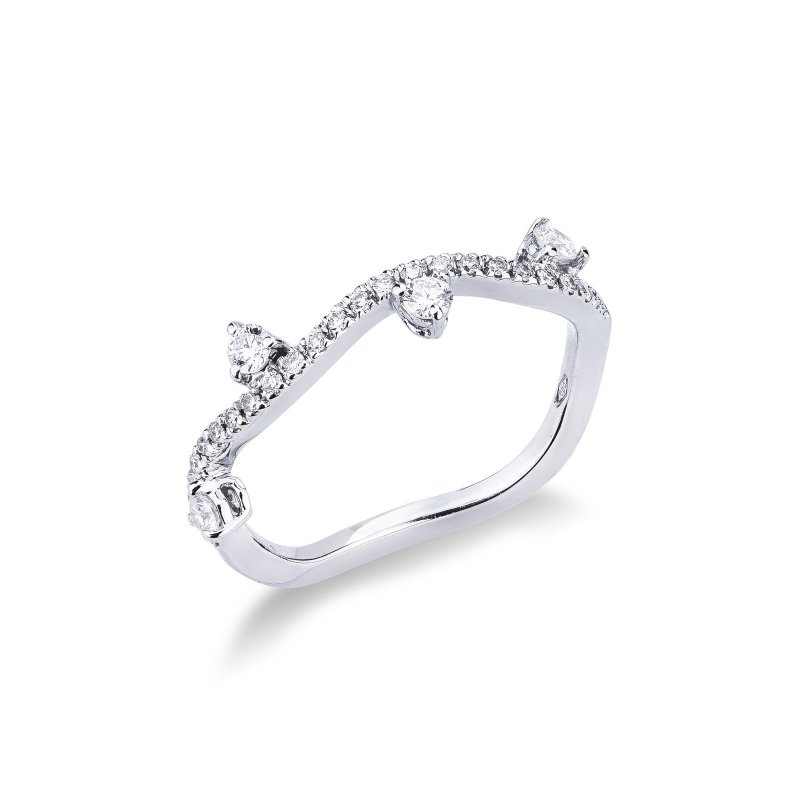 Bague femme en or blanc 18k avec design ondulé et diamants