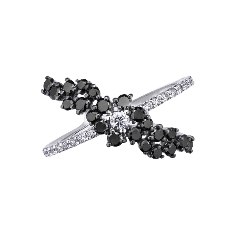 Bague croix en or blanc 18k avec diamants blancs et noirs