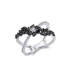 Bague croix en or blanc 18k avec diamants blancs et noirs
