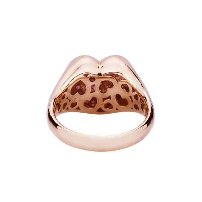 Bague en or rose 18k avec pavé de rubis en forme de cœur