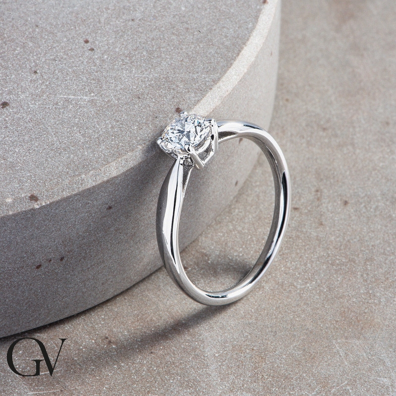 Solitaire bague en or blanc 18k avec diamant 0.70 ct Solitaire bague en or blanc 18k avec diamant 0.70 ct