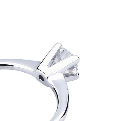 Bague solitaire diamant 0,50 ct or blanc 18k quatre griffes
