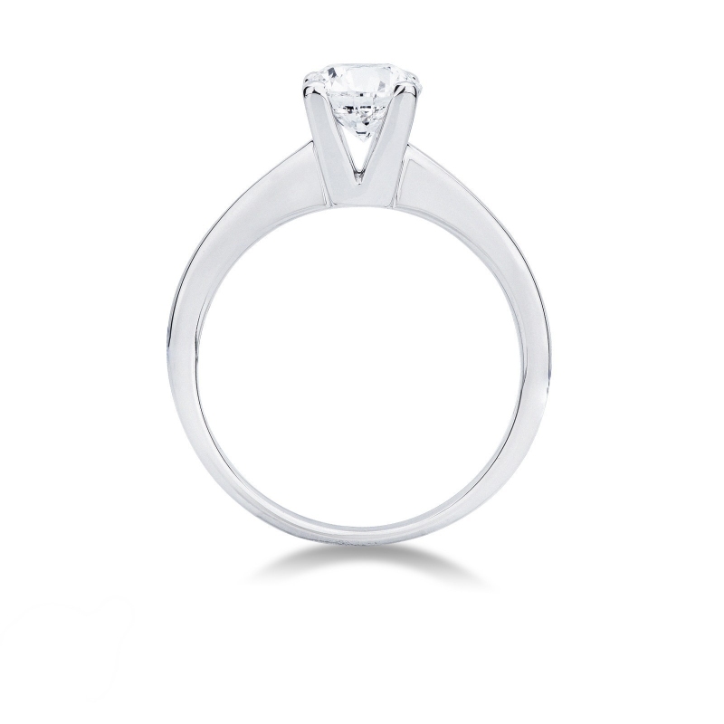 Bague solitaire linéaire à griffes en or blanc avec diamant ct. 0,90 Bague solitaire linéaire à griffes en or blanc avec diamant ct. 0,90