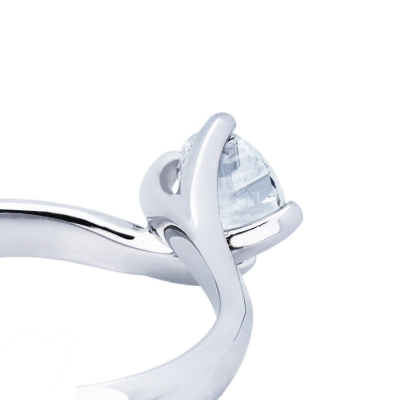 Bague solitaire en or blanc 18 carats avec diamant ct. 1.00