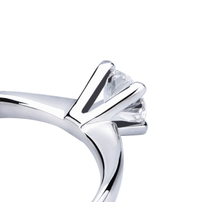 Bague Solitaire 4 Griffes en Or Blanc 18k avec Diamant Brillant 0,50 ct