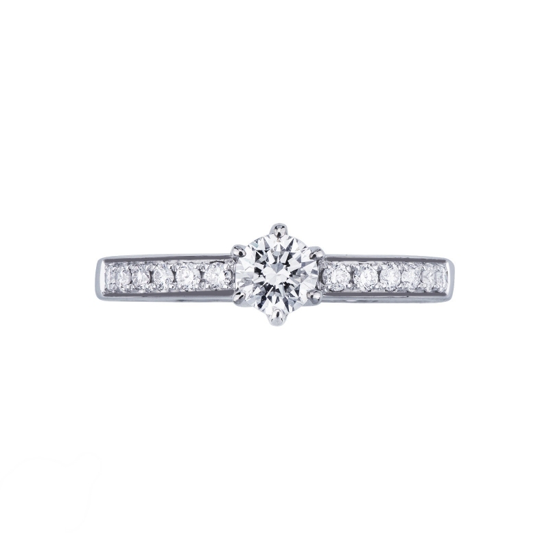 Bague solitaire en or blanc 18ct avec diamant central 0,40 ct Bague solitaire en or blanc 18ct avec diamant central 0,40 ct