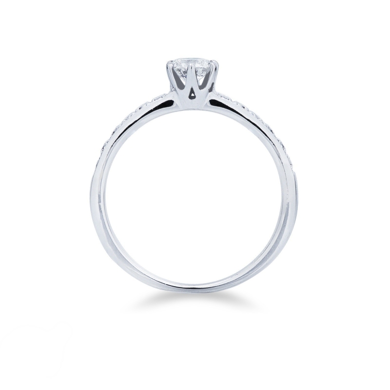 Bague solitaire en or blanc 18 carats et diamant central 0,50 ct Bague solitaire en or blanc 18 carats et diamant central 0,50 ct