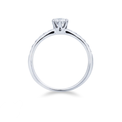 Bague solitaire en or blanc 18 carats et diamant central 0,50 ct