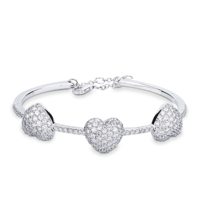Bracelet en or blanc et diamants avec trois cœurs