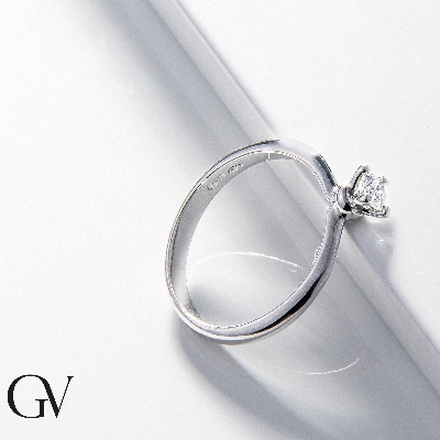 Solitaire solitaire avec diamant de 0.20 ct et or blanc 18k