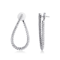 Boucles d'oreilles en or blanc 18k avec diamants
