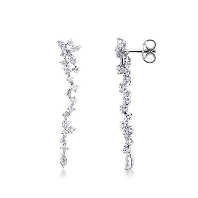 Boucles d'oreilles pendantes en or blanc 18k avec diamants
