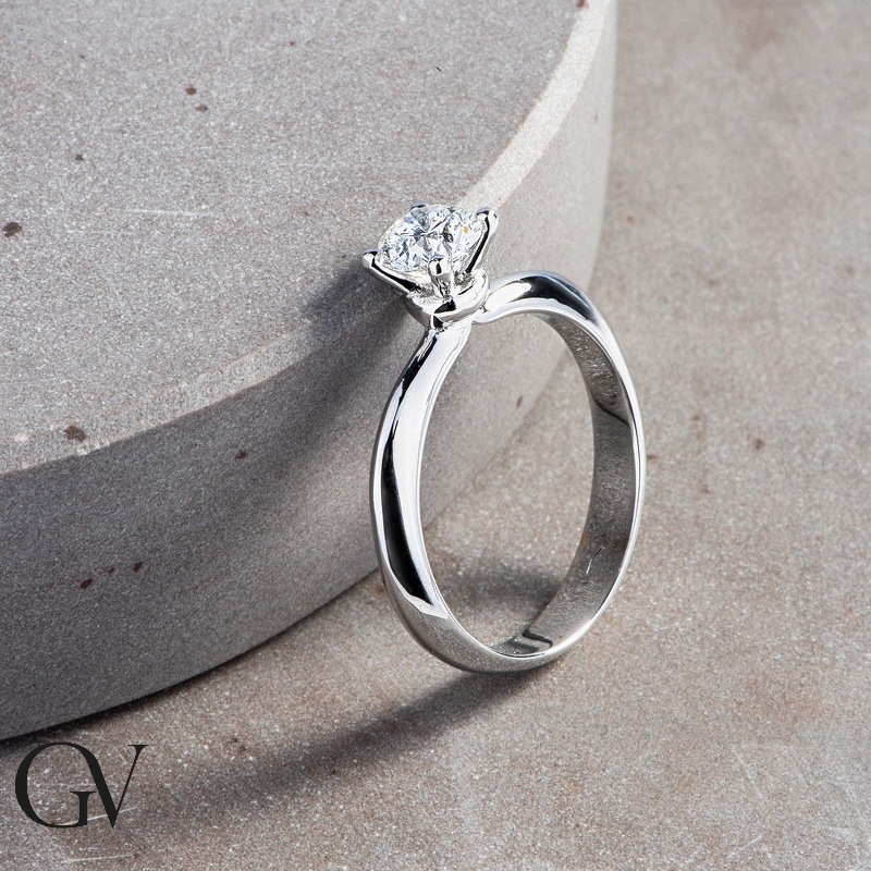 Bague de fiançailles en or blanc 18k avec diamant 0.70 ct  Bague de fiançailles en or blanc 18k avec diamant 0.70 ct