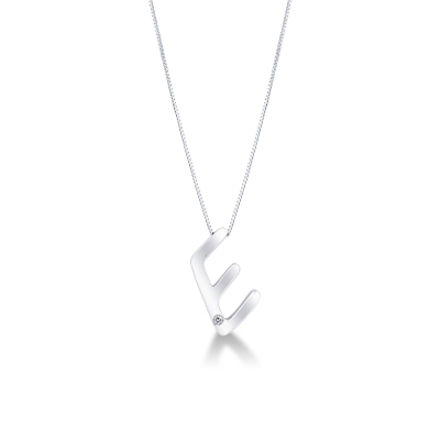 Collier personnalisé avec la lettre E en or blanc et diamants