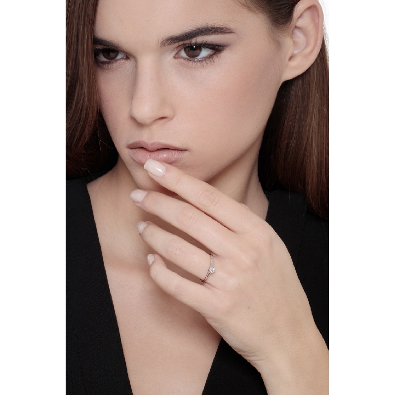 Bague solitaire en or blanc 18k diamant 0.20 ct  Bague solitaire en or blanc 18k diamant 0.20 ct