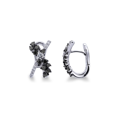Boucles d'oreilles croisées en or blanc 18k entourés de diamants noirs