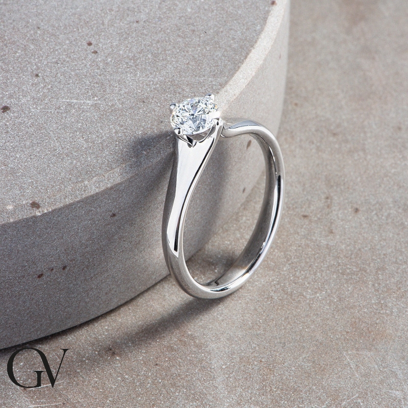 Solitaire en or blanc 18k avec diamant 0.70 ct Solitaire en or blanc 18k avec diamant 0.70 ct