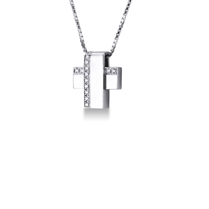 Collier pour homme avec un pendentif en forme de croix