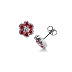 Boucles d'oreilles fleur en or blanc 18k avec diamants et rubis