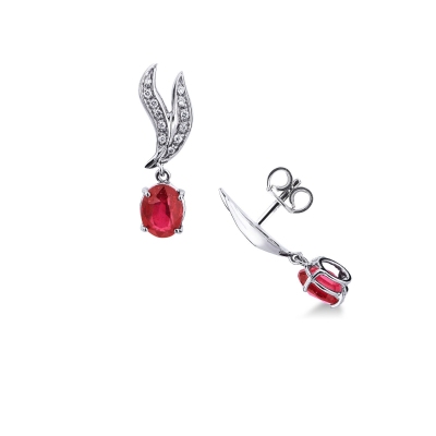 Boucles d’oreilles en or blanc 18k avec rubis et diamants