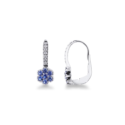 Boucles d'oreilles en or blanc 18k serties de saphirs bleus 