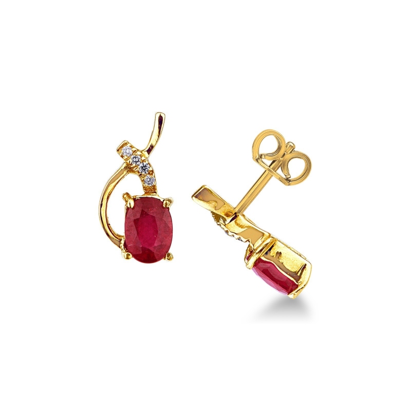 Boucles d’oreilles en or jaune 18K avec rubis et diamants Boucles d’oreilles en or jaune 18K avec rubis et diamants
