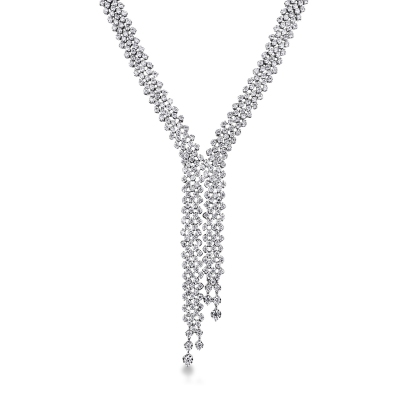 Collier design en or blanc 18k avec diamants