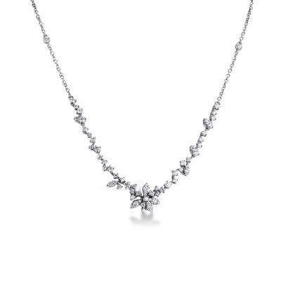 Collier fleur en or blanc 18k avec diamants taille brillante