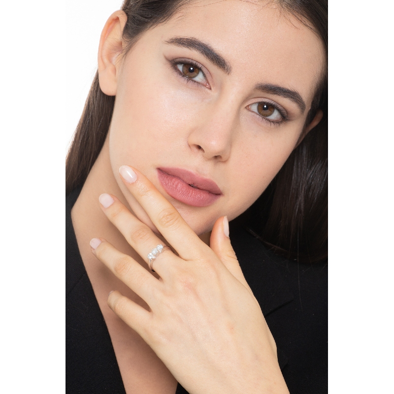 Bague 3 pierres de 0.75 ct en or blanc 18k  Bague 3 pierres de 0.75 ct en or blanc 18k