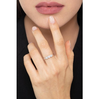 Bague 3 pierres de 0.75 ct en or blanc 18k 