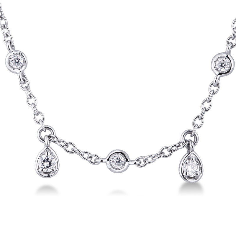 Collier avec diamants en or blanc 18 carats Collier avec diamants en or blanc 18 carats